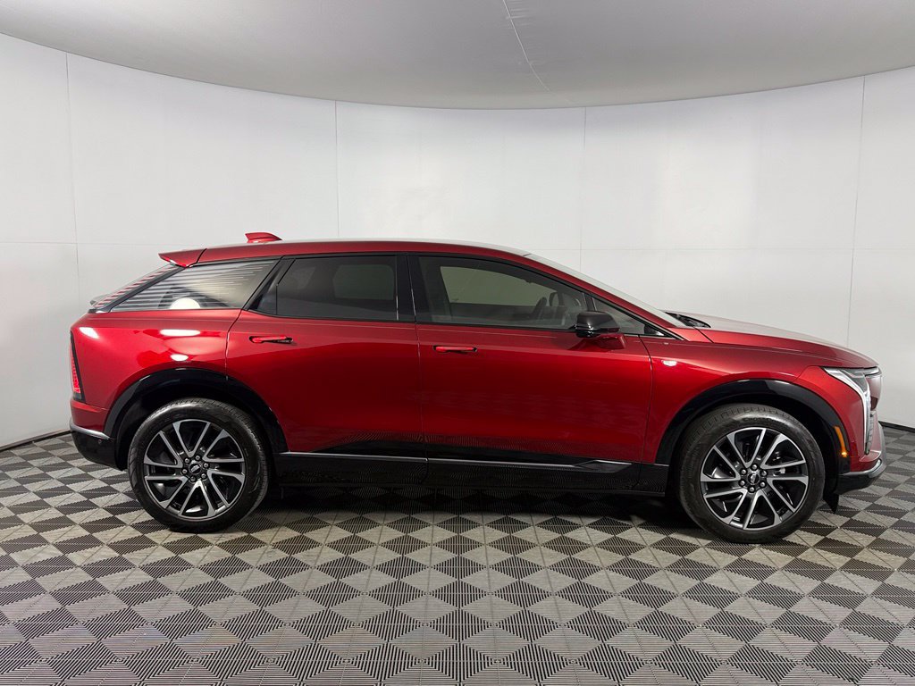 Used 2025 Cadillac Optiq Sport 1 AWD/4WD image 5