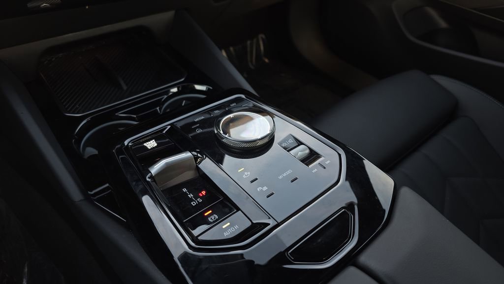 Used 2025 BMW 530i xDrive image 27