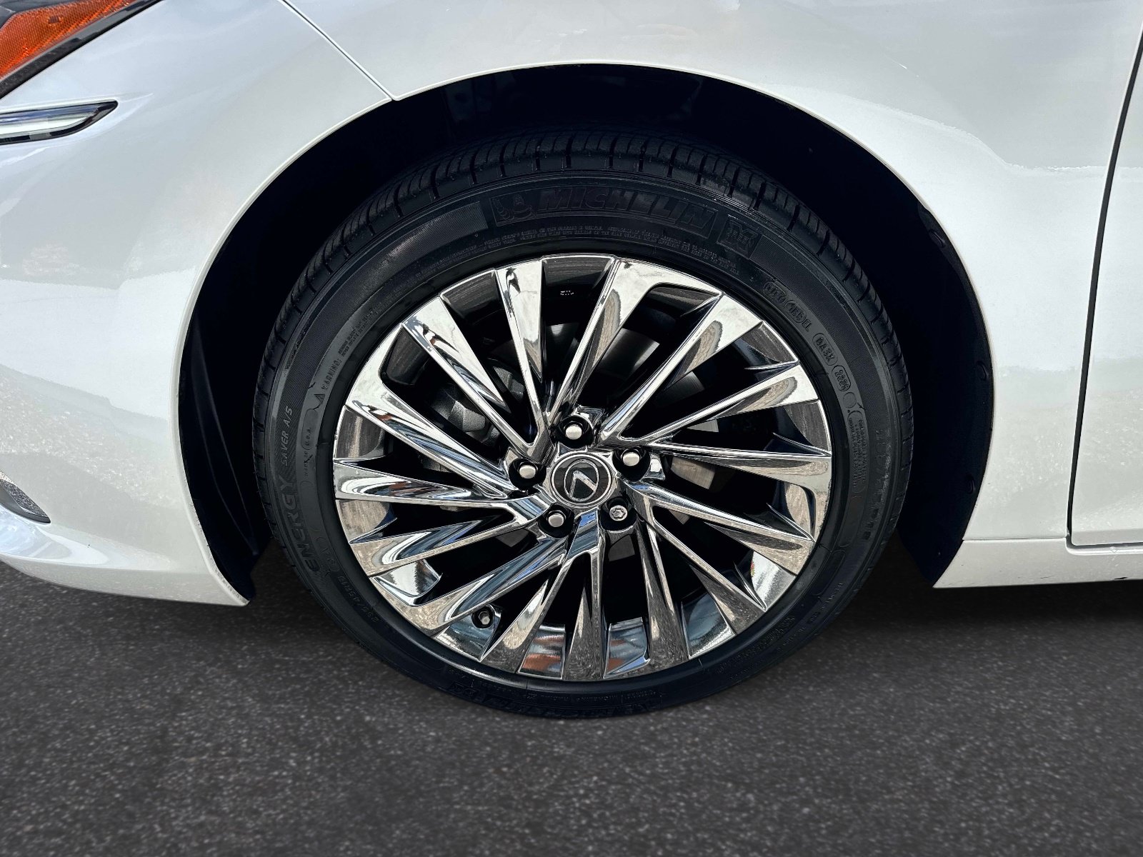 Certified 2025 Lexus ES 300h Ultra Luxury w/ Accessory Package (Z1) FWD image 10