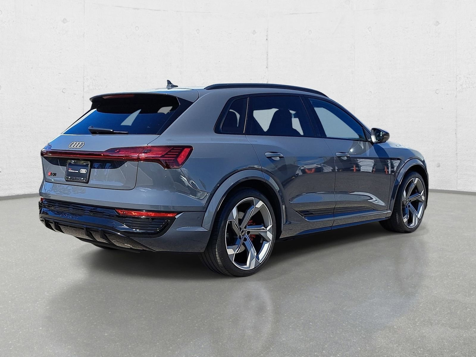 Used 2024 Audi SQ8 e-tron Premium Plus w/ Black Optic Package image 5