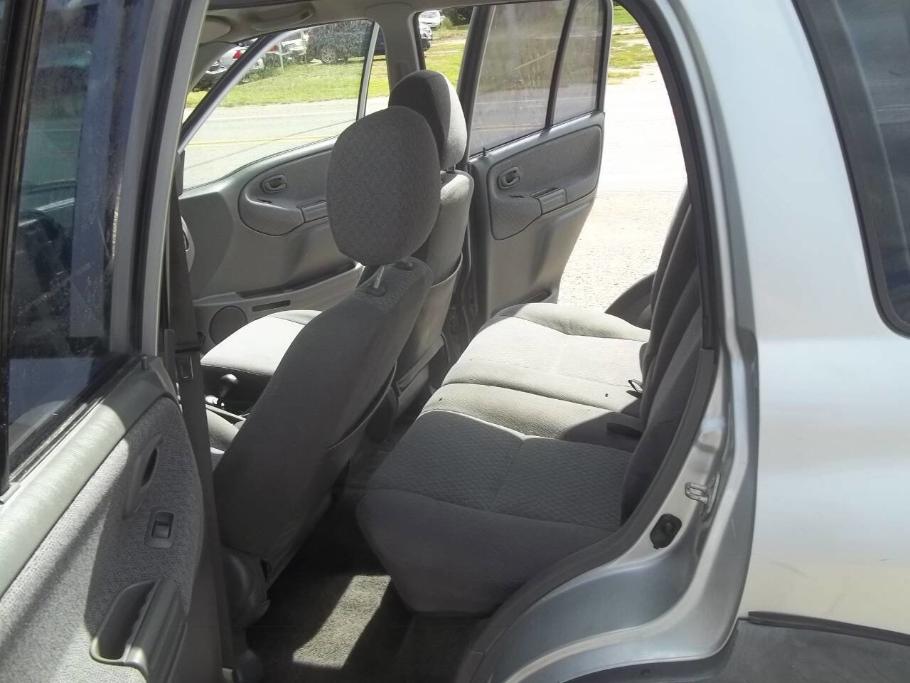 Used 2001 Chevrolet Tracker ZR2 image 8