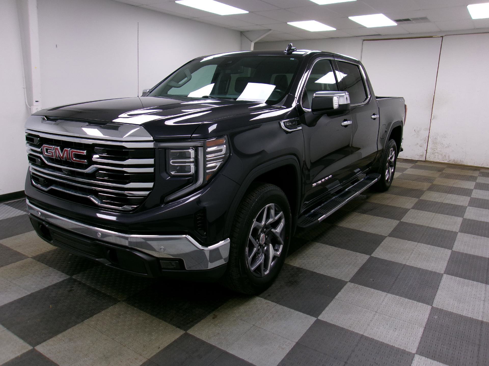 Certified 2022 GMC Sierra 1500 SLT w/ SLT Premium Plus Package AWD/4WD image 1