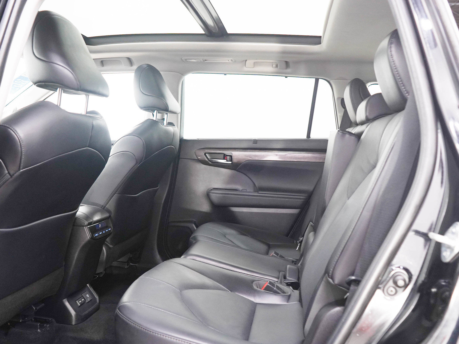 Used 2022 Toyota Highlander Limited AWD/4WD image 16