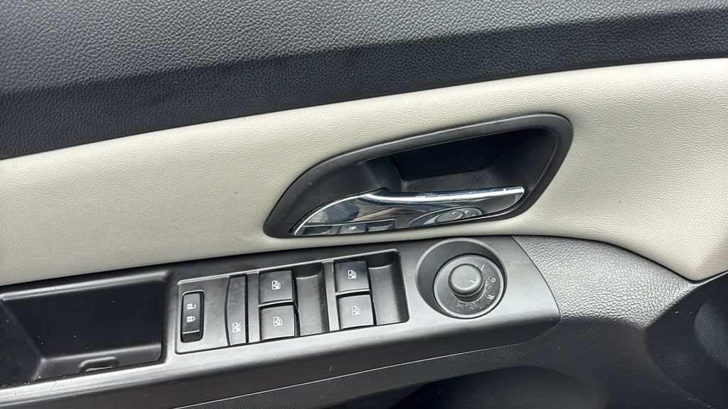 Used 2015 Chevrolet Cruze LT FWD image 10