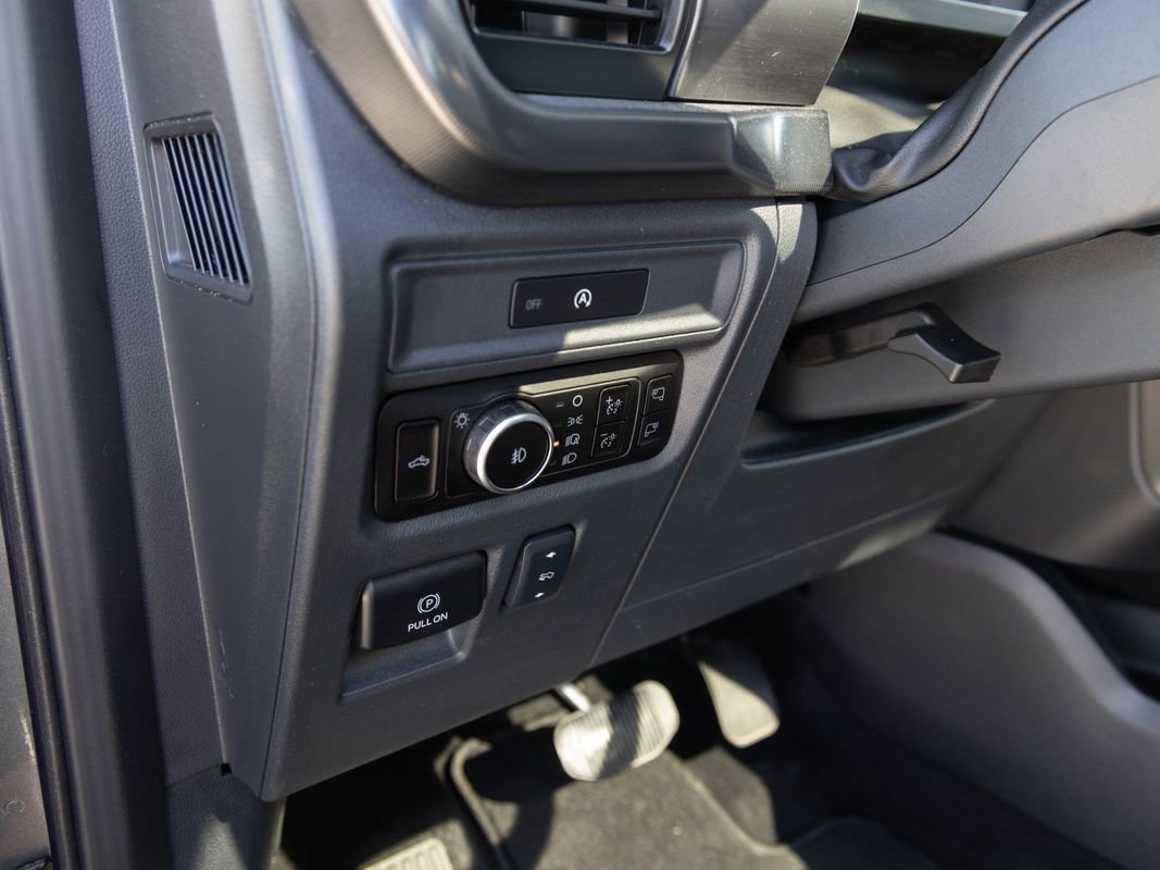Used 2025 Ford F150 Lariat AWD/4WD image 19