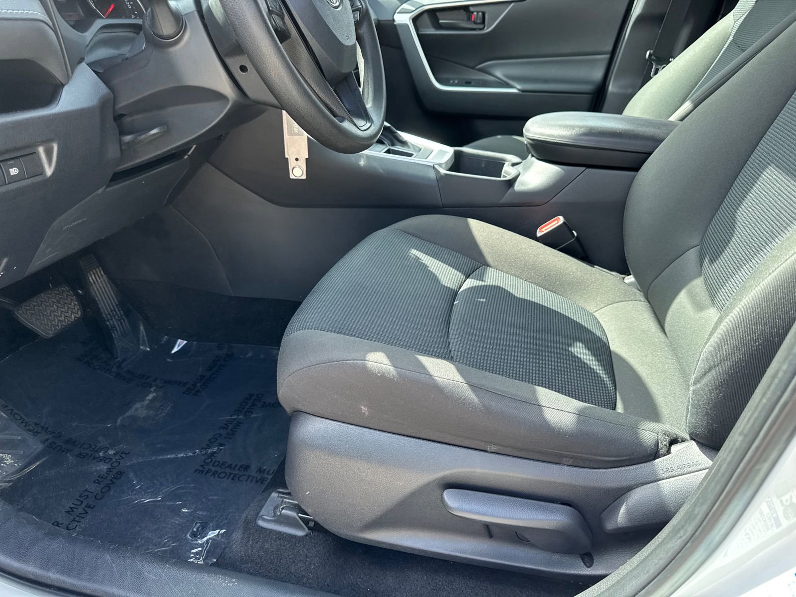 Used 2022 Toyota RAV4 LE image 9