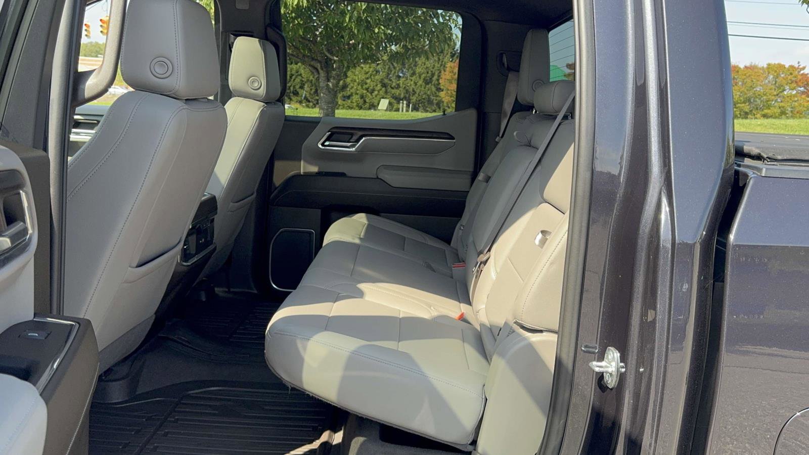 Used 2023 GMC Sierra 1500 SLT w/ SLT Premium Plus Package image 18