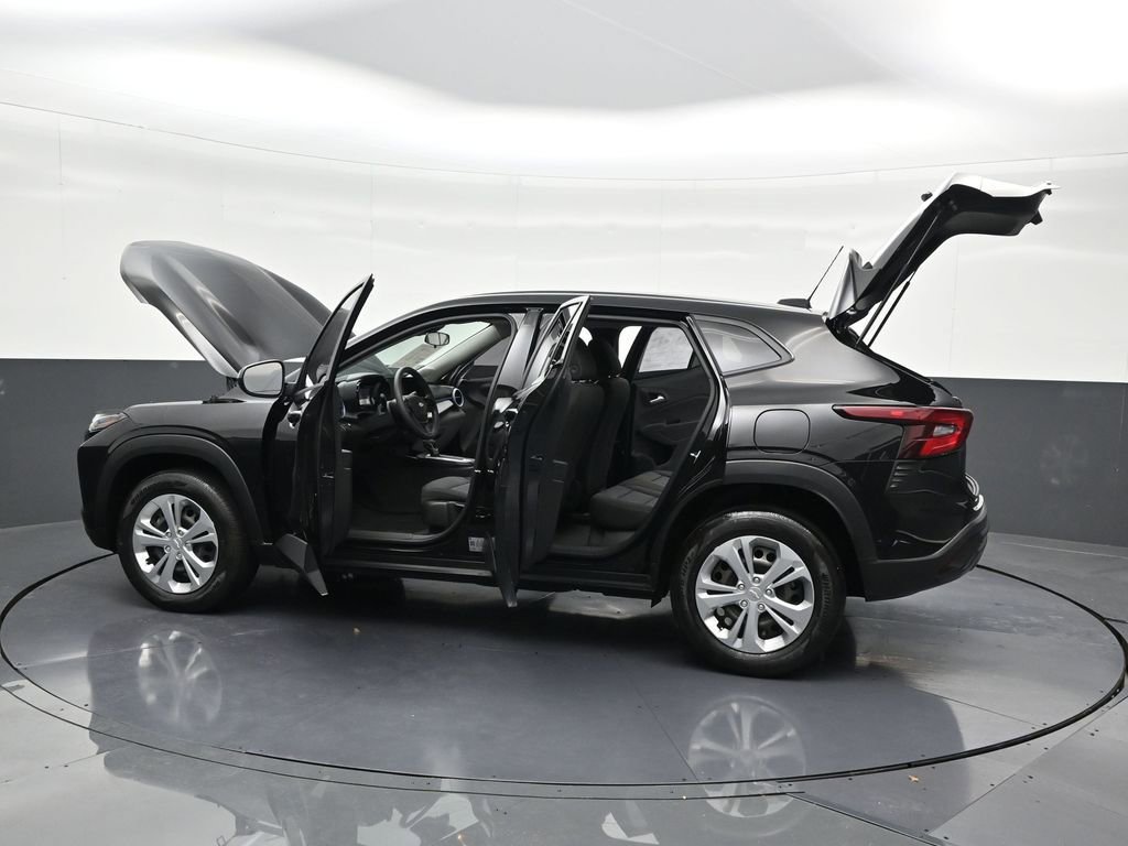 Used 2025 Chevrolet Trax LS image 34