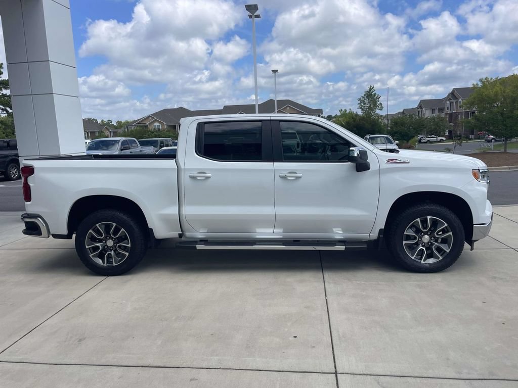 Used 2022 Chevrolet Silverado 1500 LT AWD/4WD image 6