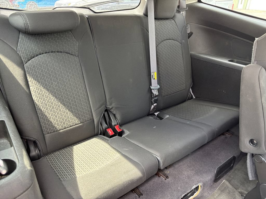 Used 2010 Chevrolet Traverse LT FWD image 32