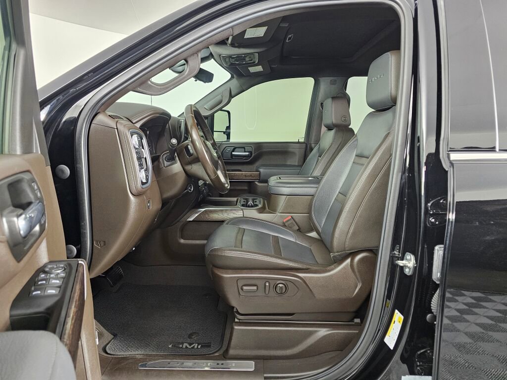 Used 2022 GMC Sierra 3500 Denali w/ Denali Ultimate Package AWD/4WD image 21