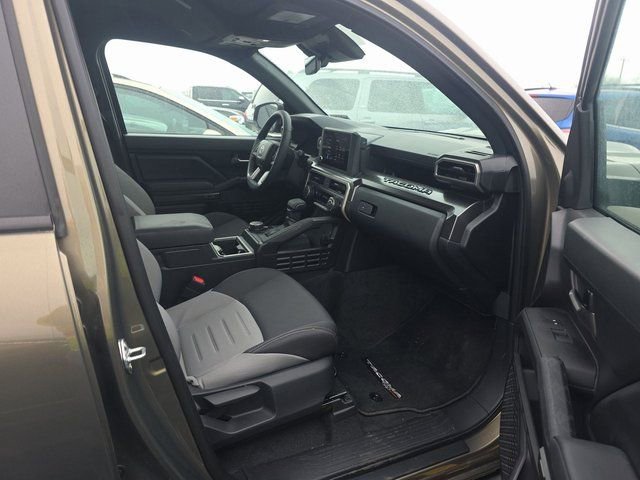 Used 2025 Toyota Tacoma TRD Sport image 8