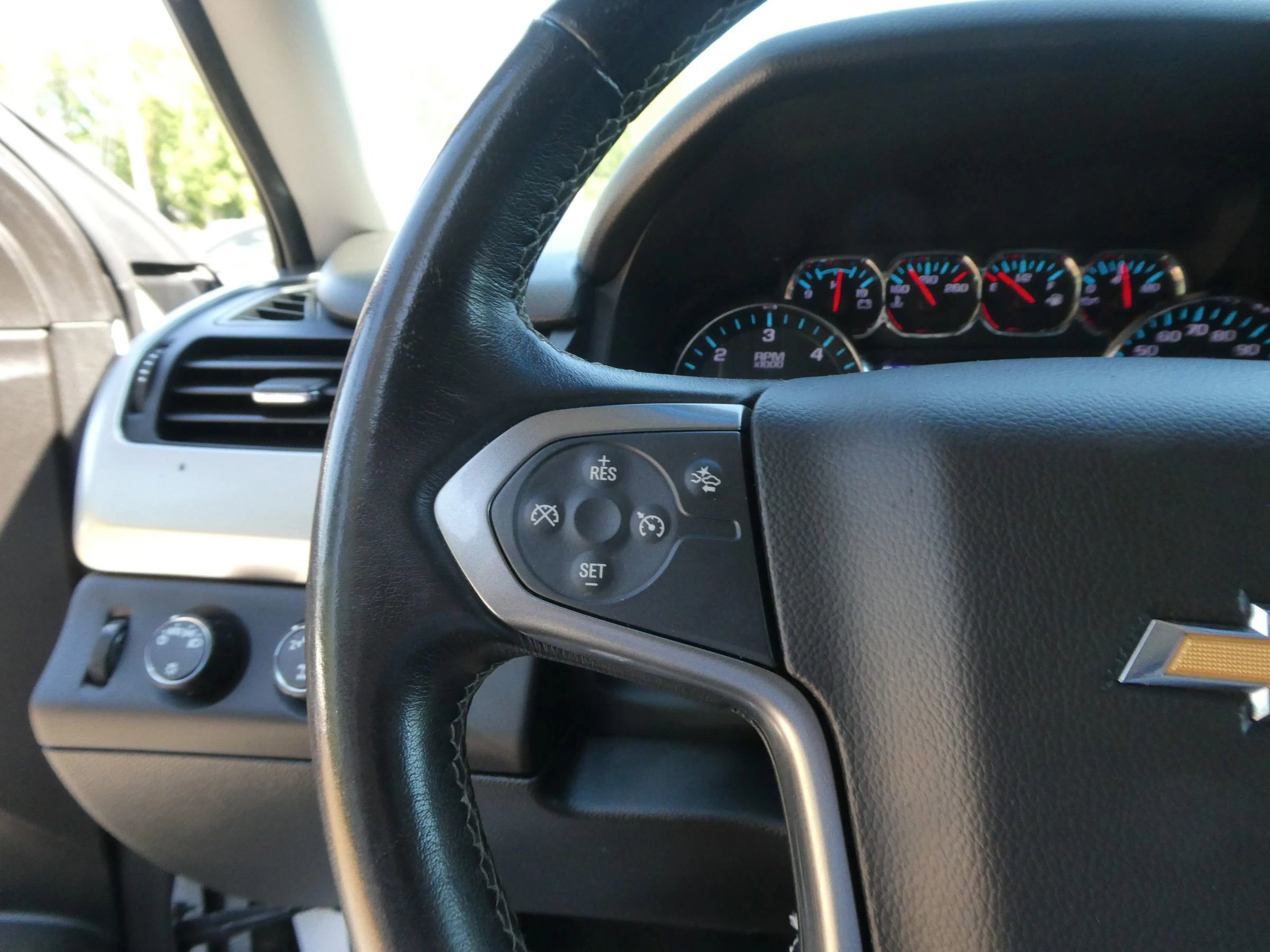 Used 2020 Chevrolet Suburban LT AWD/4WD image 16