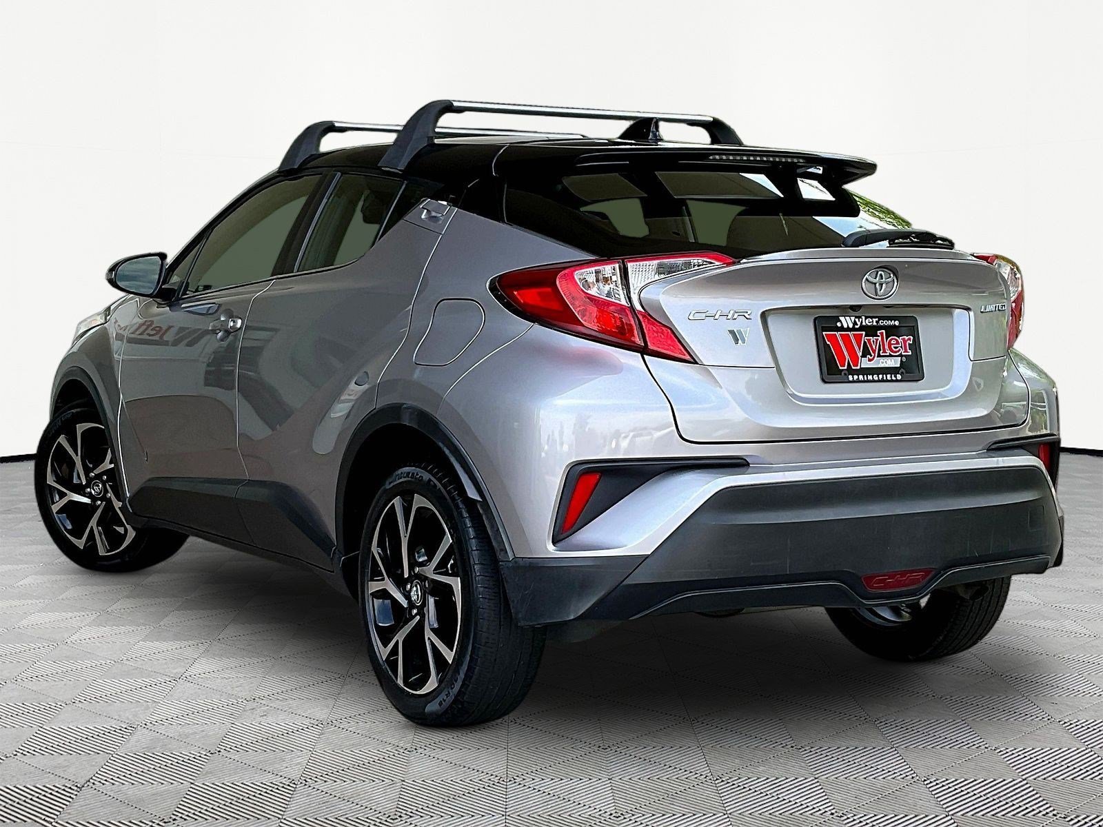 Used 2019 Toyota C-HR Limited FWD image 4