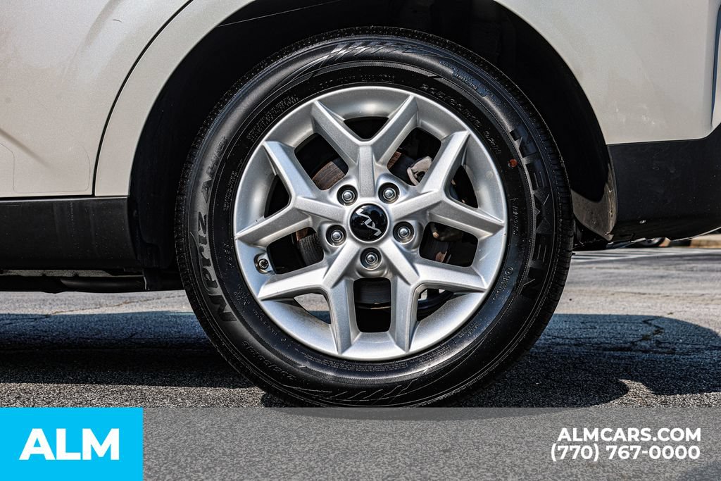 Used 2025 Kia Soul LX w/ LX Technology Package FWD image 16