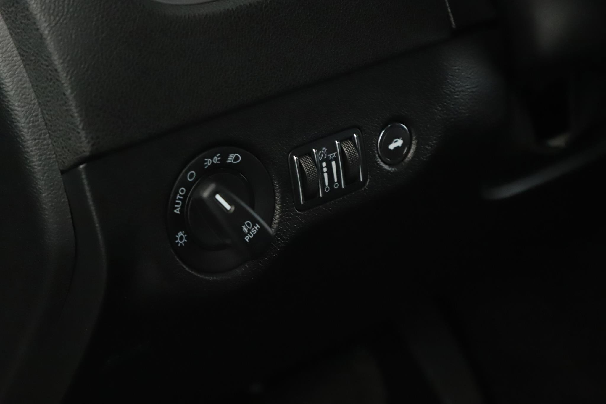 Used 2023 Dodge Charger SXT w/ Blacktop Package image 9