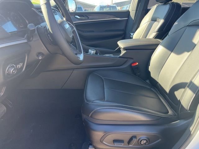 New 2025 Jeep Grand Cherokee L Limited w/ Luxury Tech Group II image 11