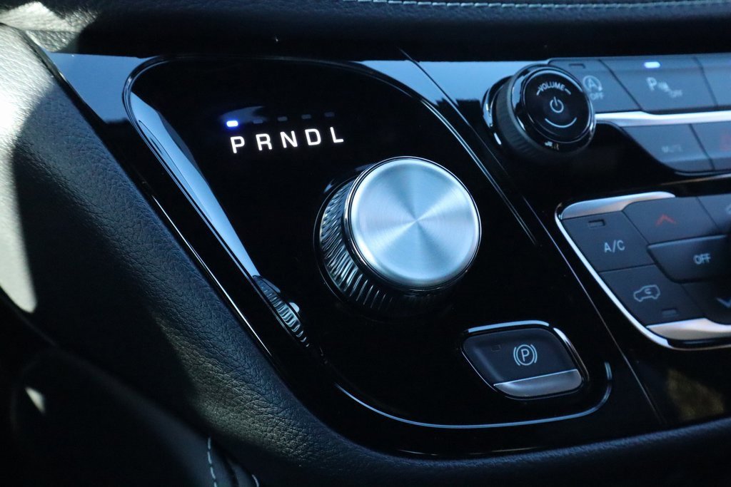 New 2026 Chrysler Pacifica Limited w/ Uconnect Theater Family Group image 9