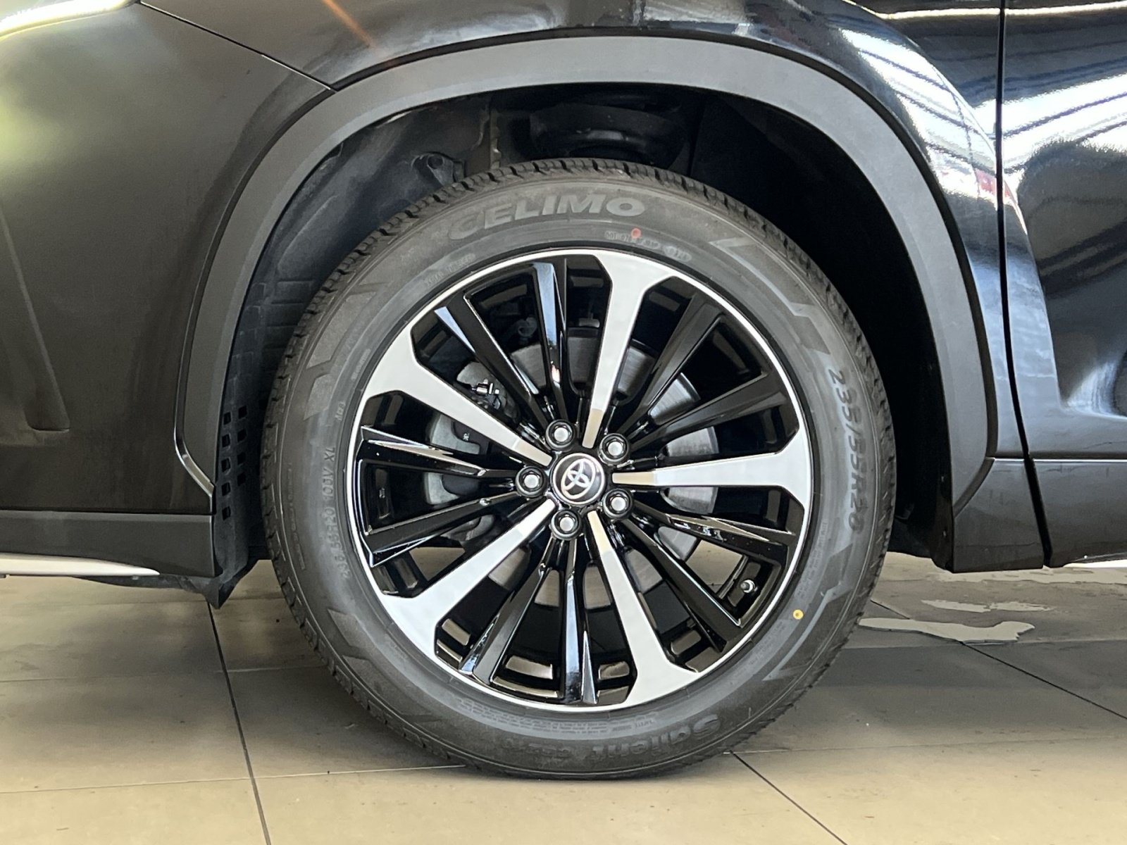 Used 2022 Toyota Highlander XSE AWD/4WD image 11