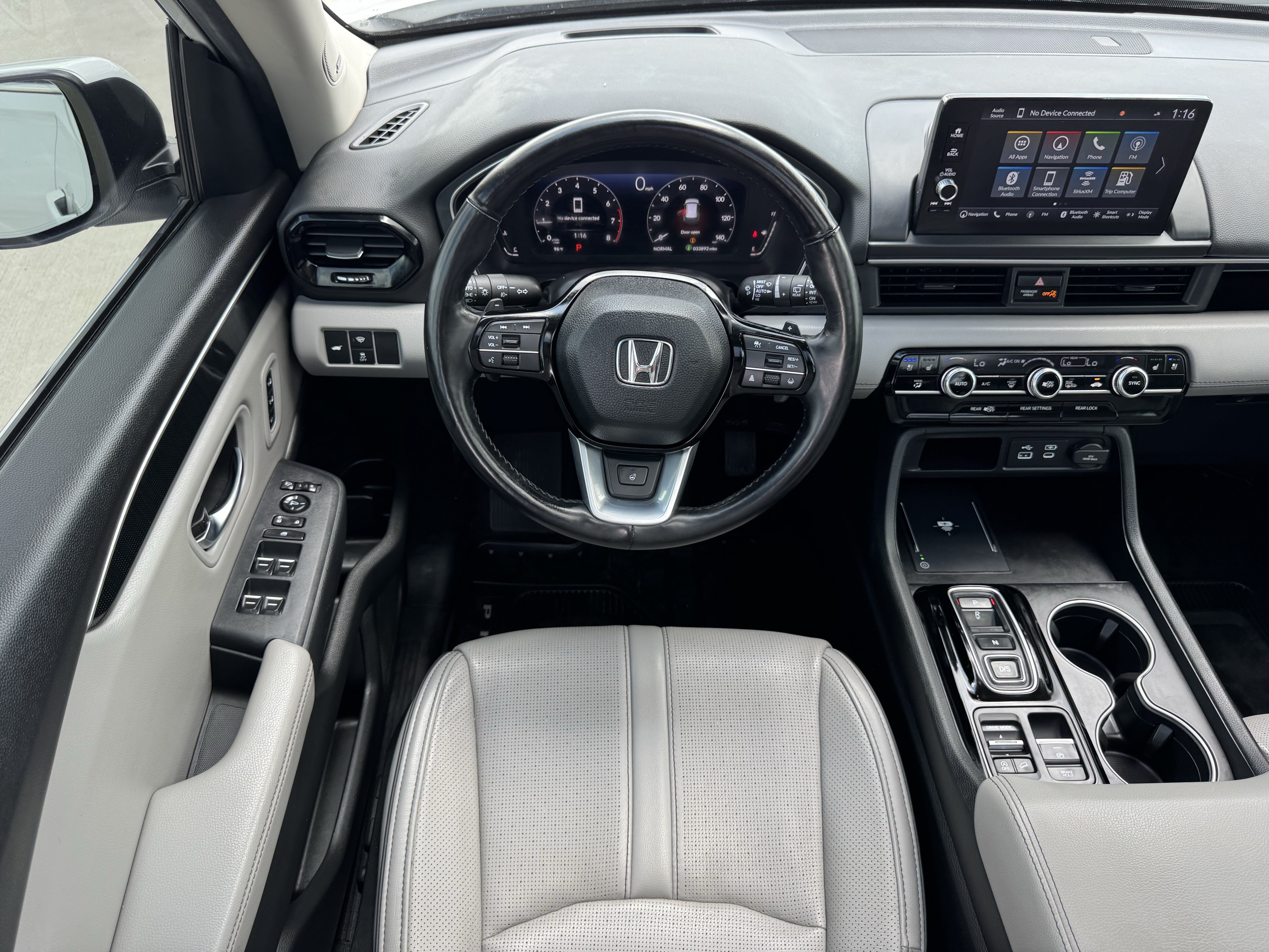 Used 2025 Honda Pilot Elite image 10