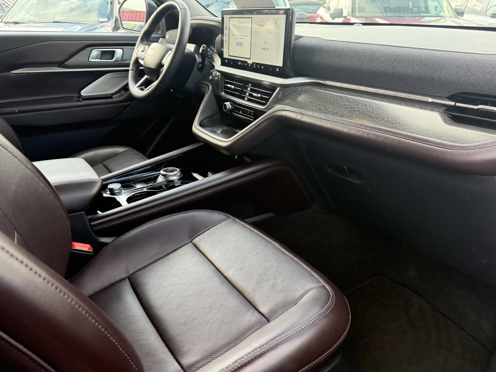 Certified 2025 Ford Explorer Platinum RWD image 12