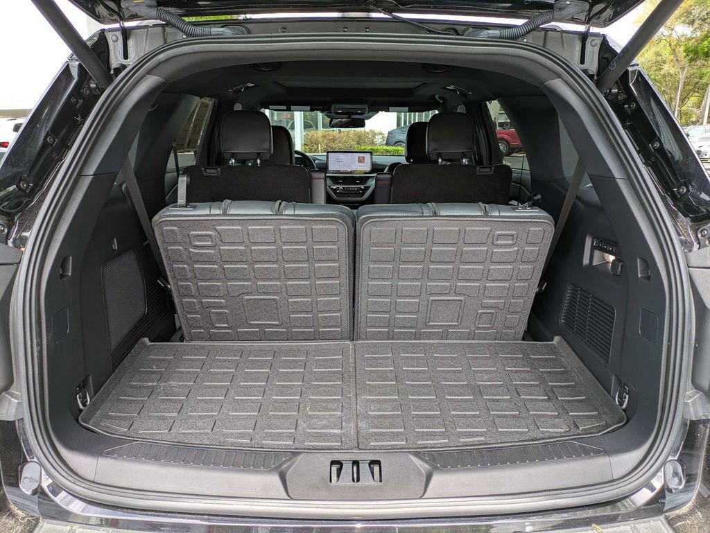 Used 2025 Ford Explorer ST image 14