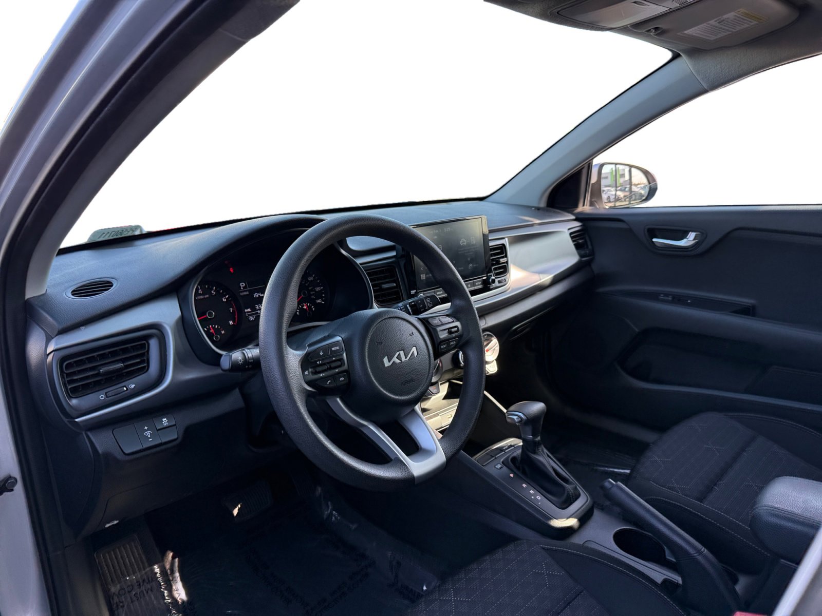 Used 2023 Kia Rio S image 9