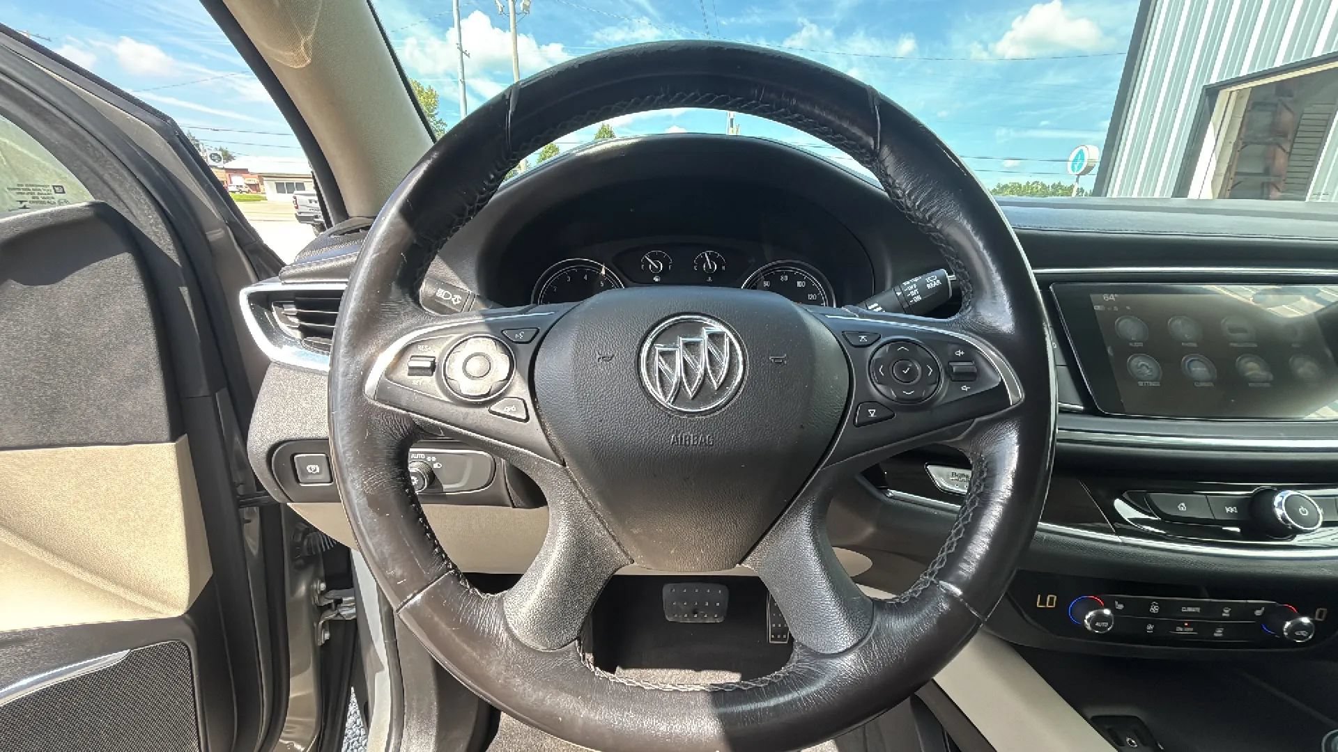 Used 2018 Buick Enclave Essence AWD/4WD image 25