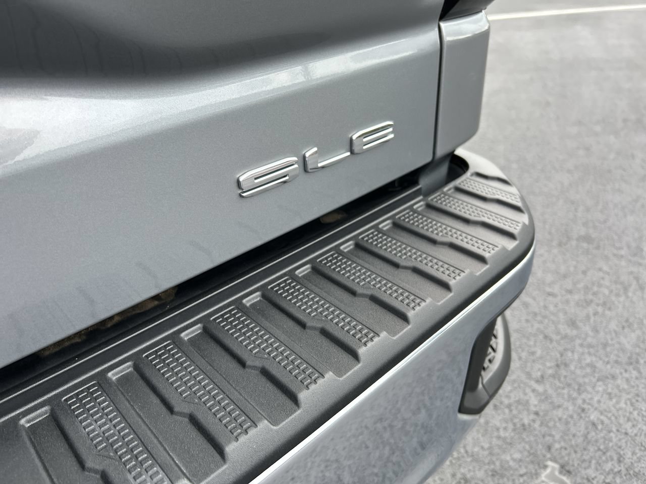 Used 2023 GMC Sierra 1500 SLE AWD/4WD image 12