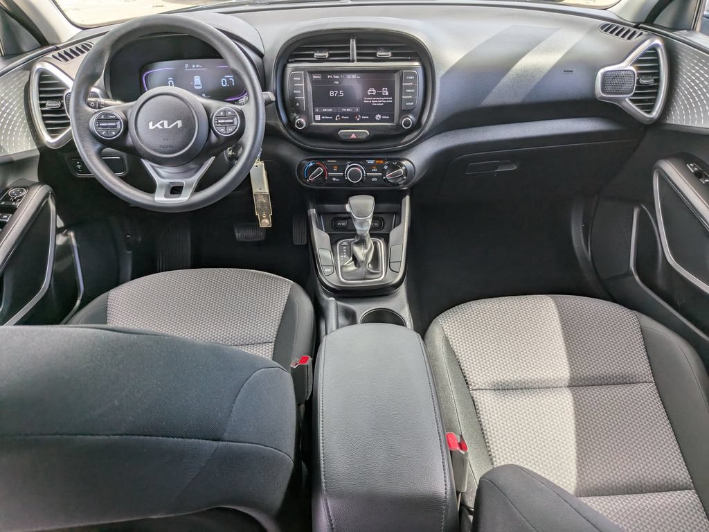 Certified 2025 Kia Soul LX w/ LX Technology Package FWD image 14