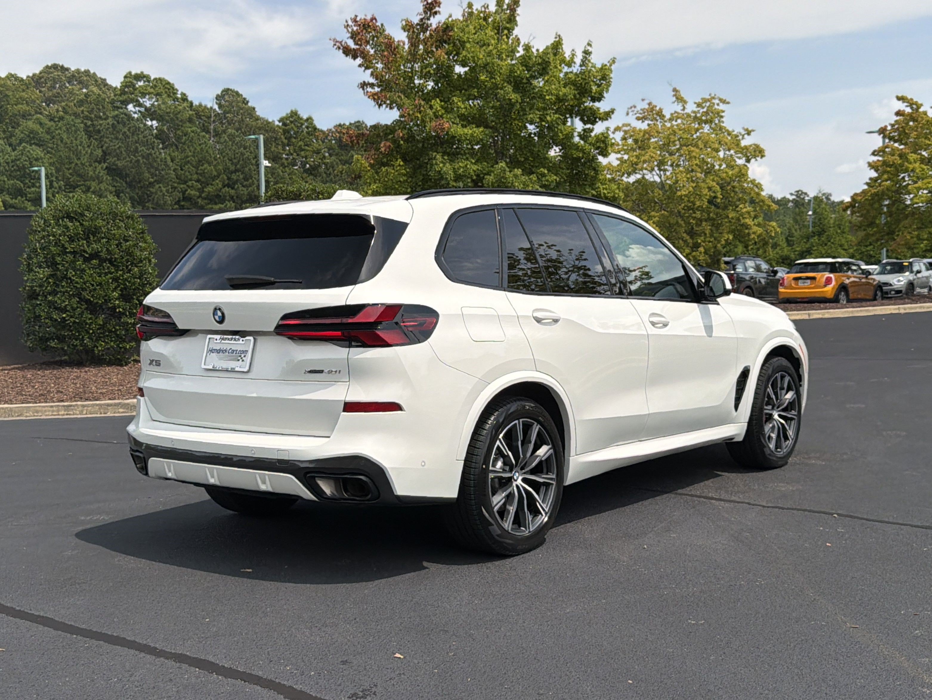 Used 2024 BMW X5 xDrive40i w/ M Sport Package AWD/4WD image 3