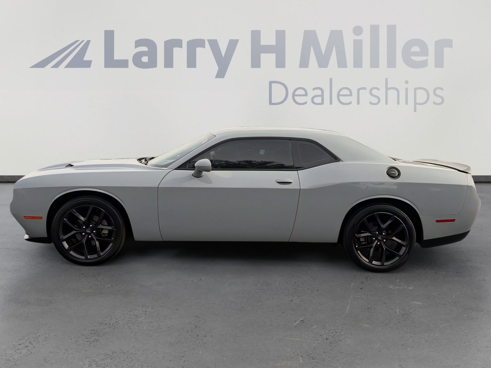 Used 2021 Dodge Challenger SXT w/ Blacktop Package image 2