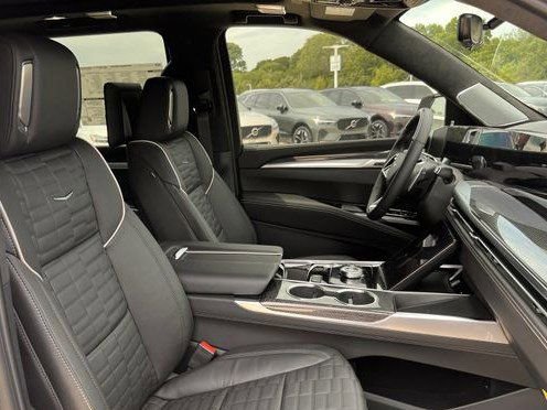 New 2026 Cadillac Escalade V w/ LPO, ONYX Package AWD/4WD image 23