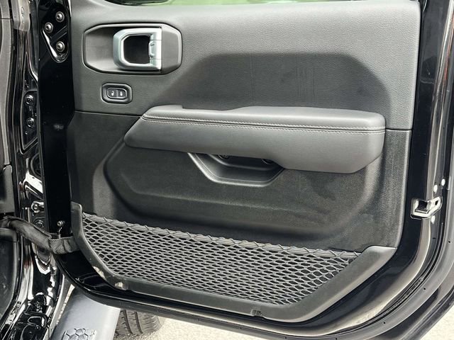 Used 2022 Jeep Wrangler Unlimited Sahara w/ Cold Weather Group AWD/4WD image 25