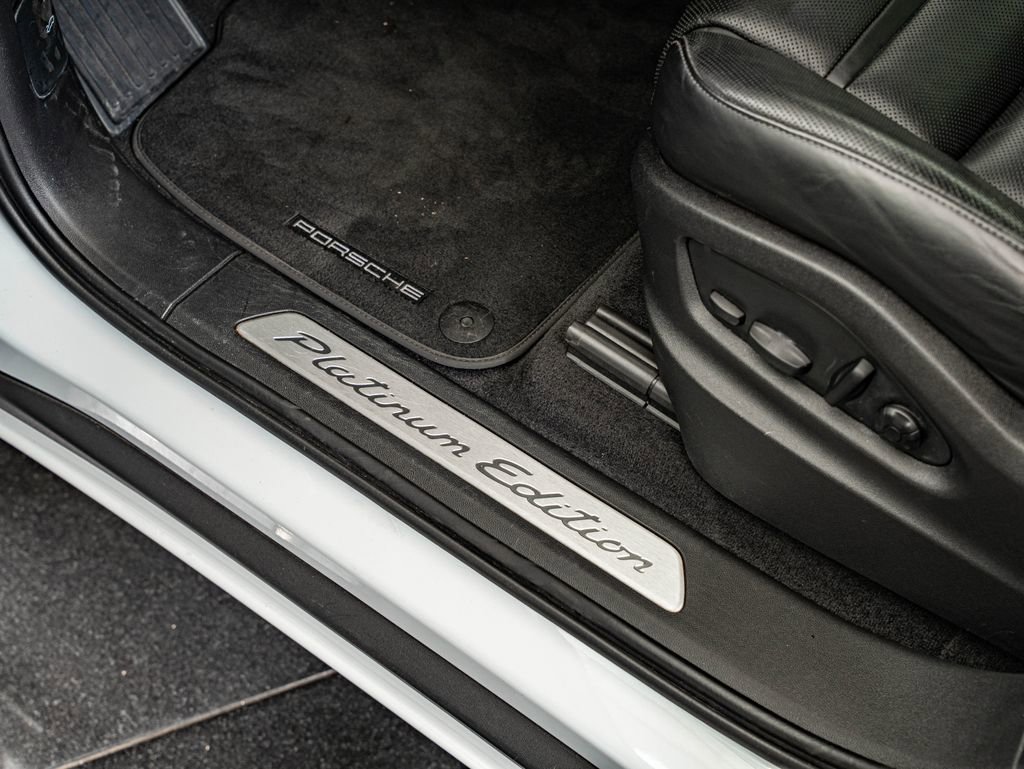 Certified 2023 Porsche Cayenne Platinum Edition image 40