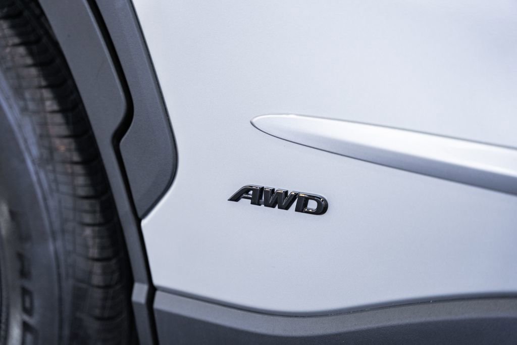 Used 2024 Toyota Corolla Cross SE image 15