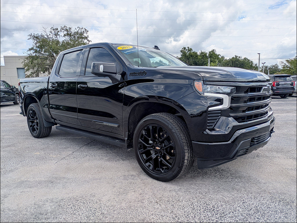 Used 2025 Chevrolet Silverado 1500 High Country w/ Midnight Edition AWD/4WD image 3