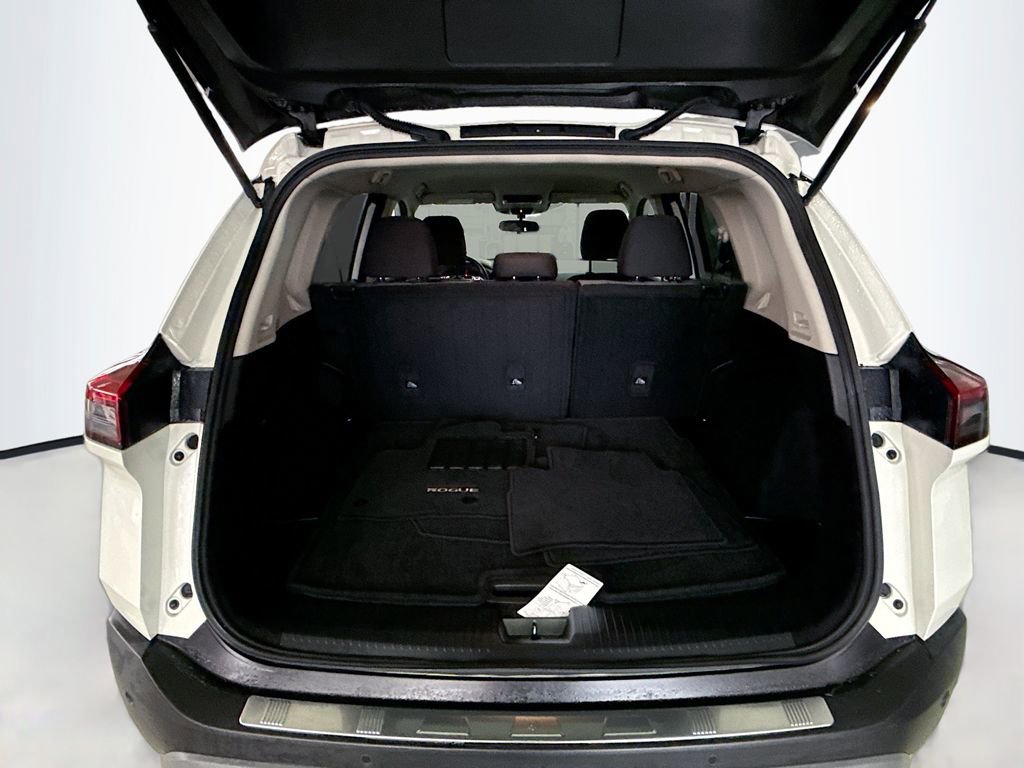 Used 2022 Nissan Rogue SV image 12