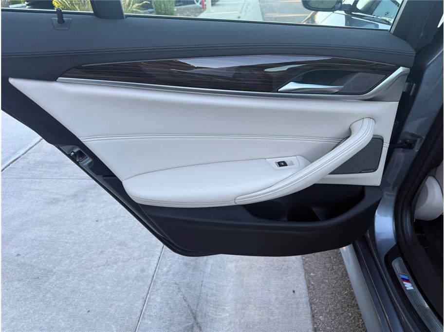 Used 2019 BMW M550i xDrive image 31