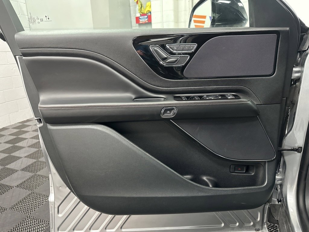 Used 2024 Lincoln Aviator AWD w/ Premium Package image 18