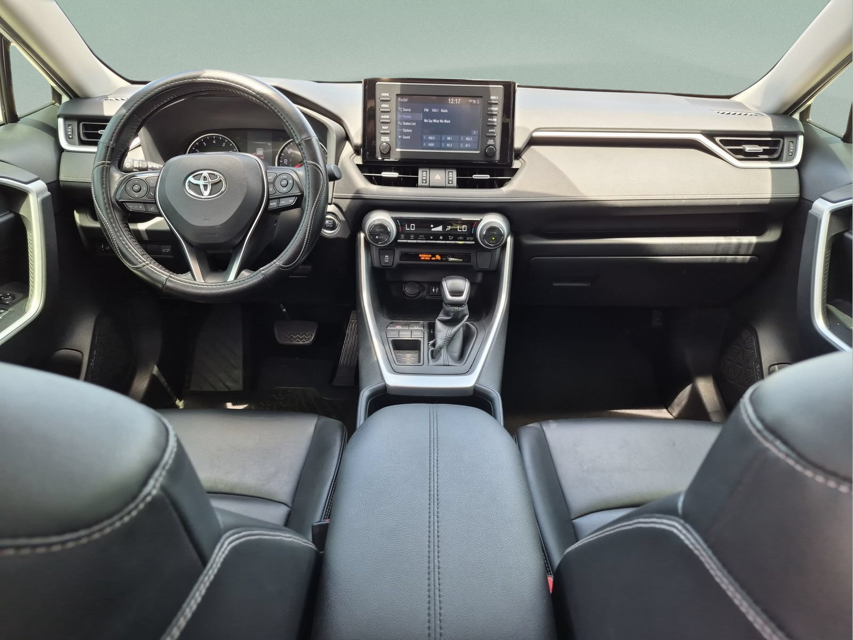 Used 2019 Toyota RAV4 XLE Premium FWD image 27