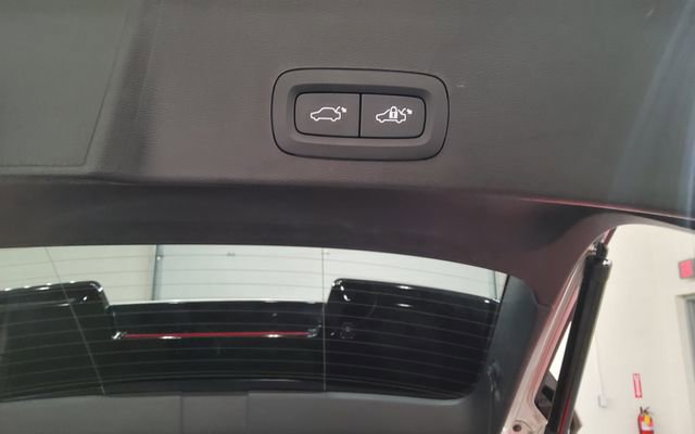 Used 2024 Volvo XC40 B5 Plus w/ Protection Package Premier AWD/4WD image 13