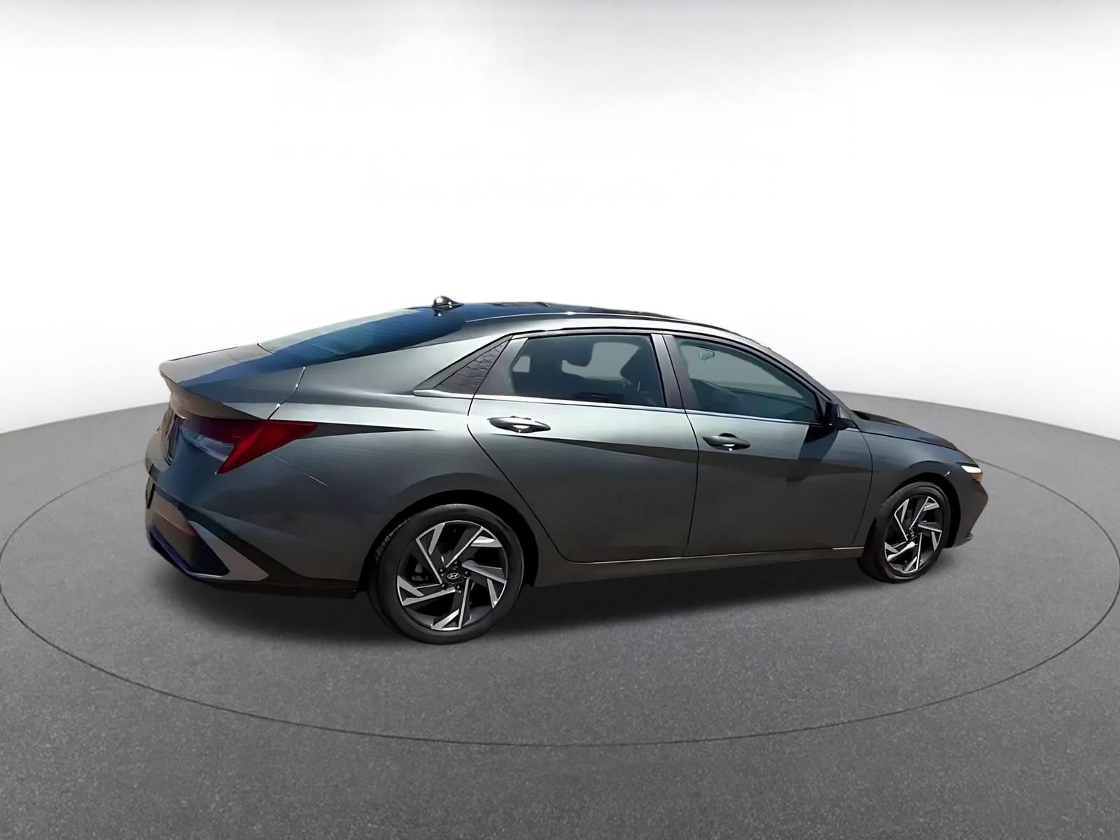 Used 2025 Hyundai Elantra SEL FWD image 15