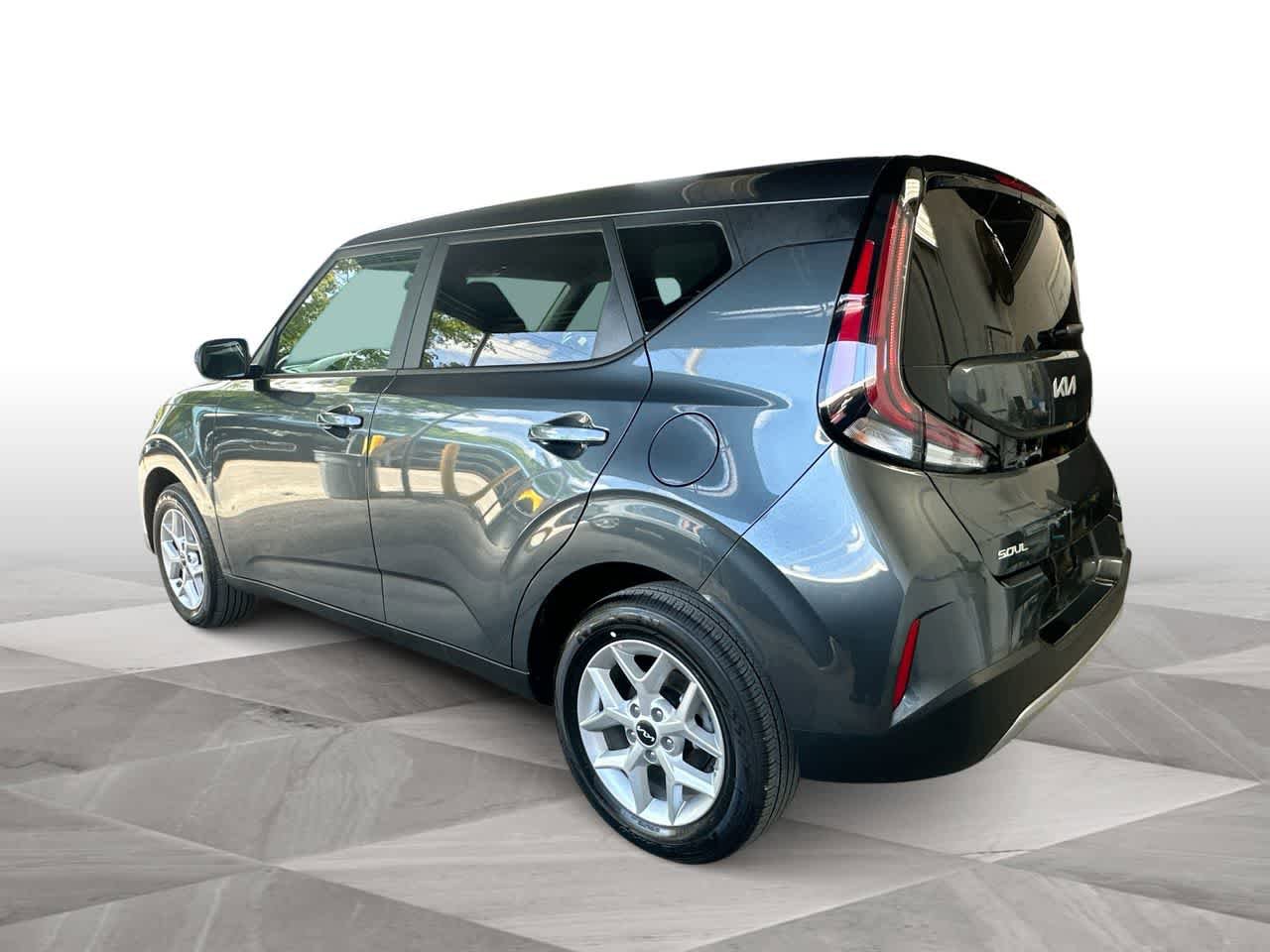 Used 2025 Kia Soul LX w/ LX Technology Package FWD image 6
