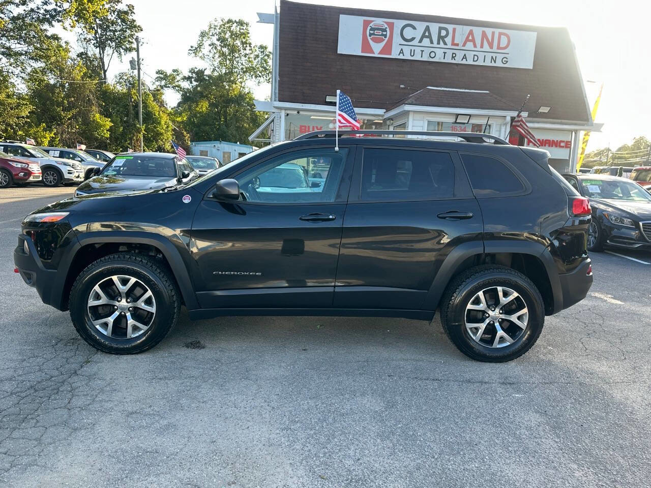 Used 2016 Jeep Cherokee Trailhawk w/ Comfort/Convenience Group image 17