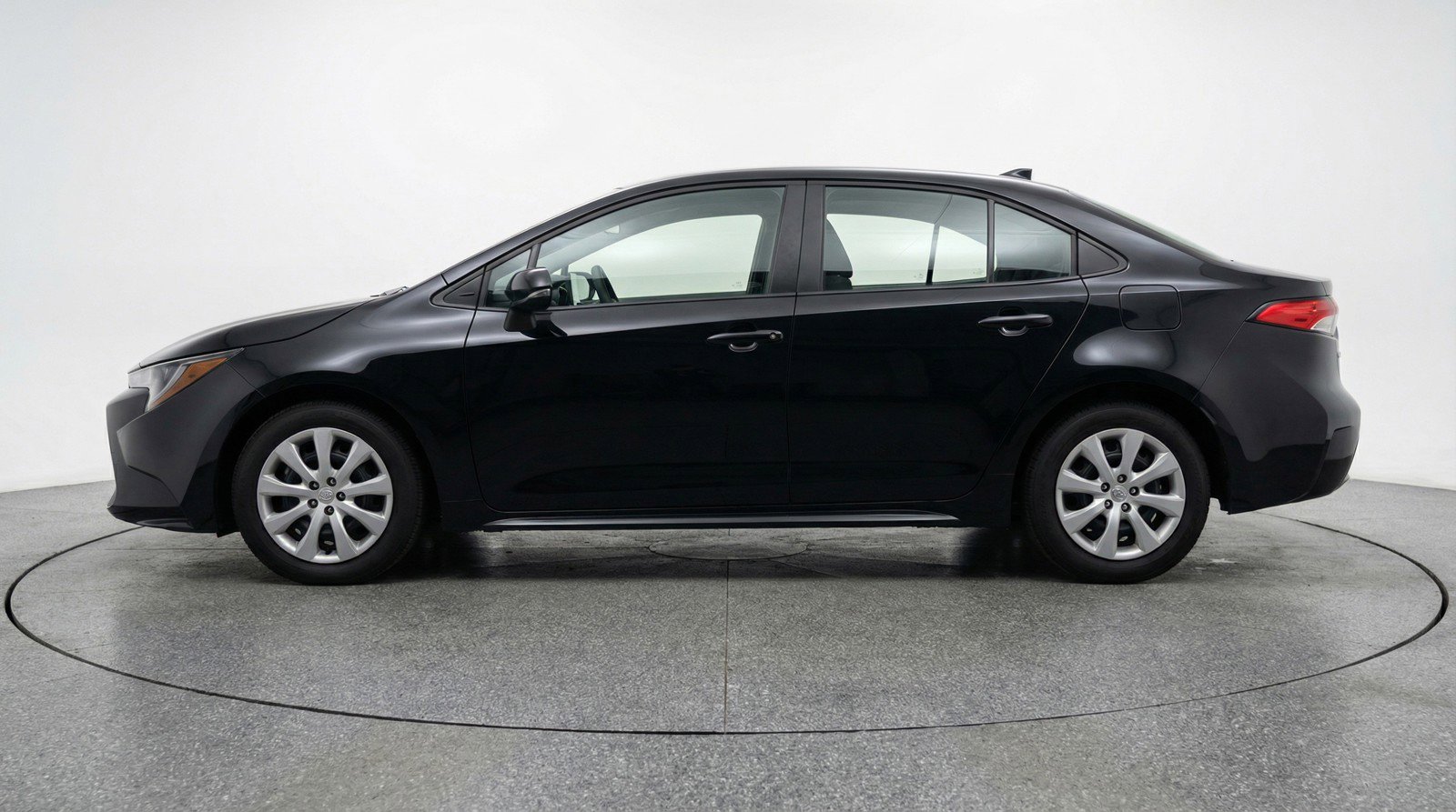 Used 2025 Toyota Corolla LE image 5