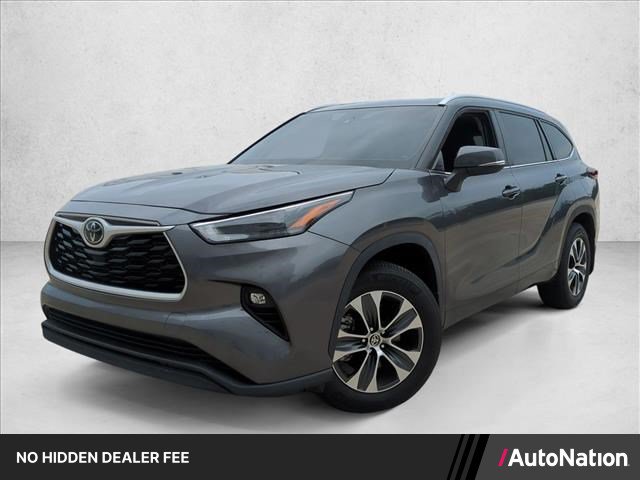 Used 2024 Toyota Highlander XLE FWD image 1