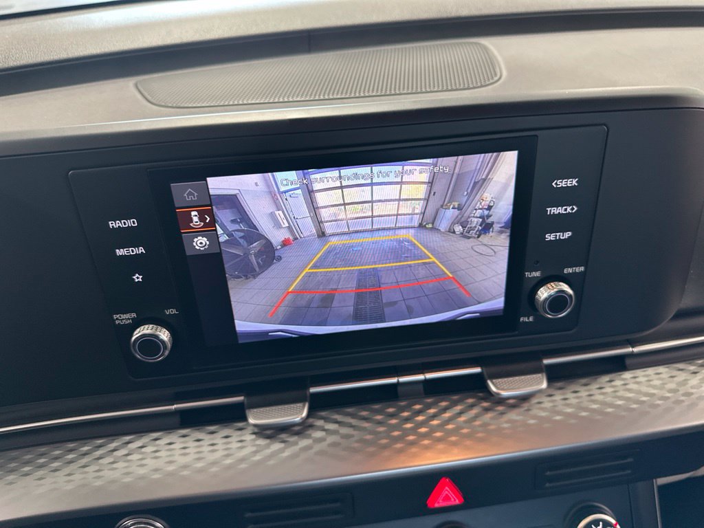 Used 2024 Kia Carnival LX FWD image 6