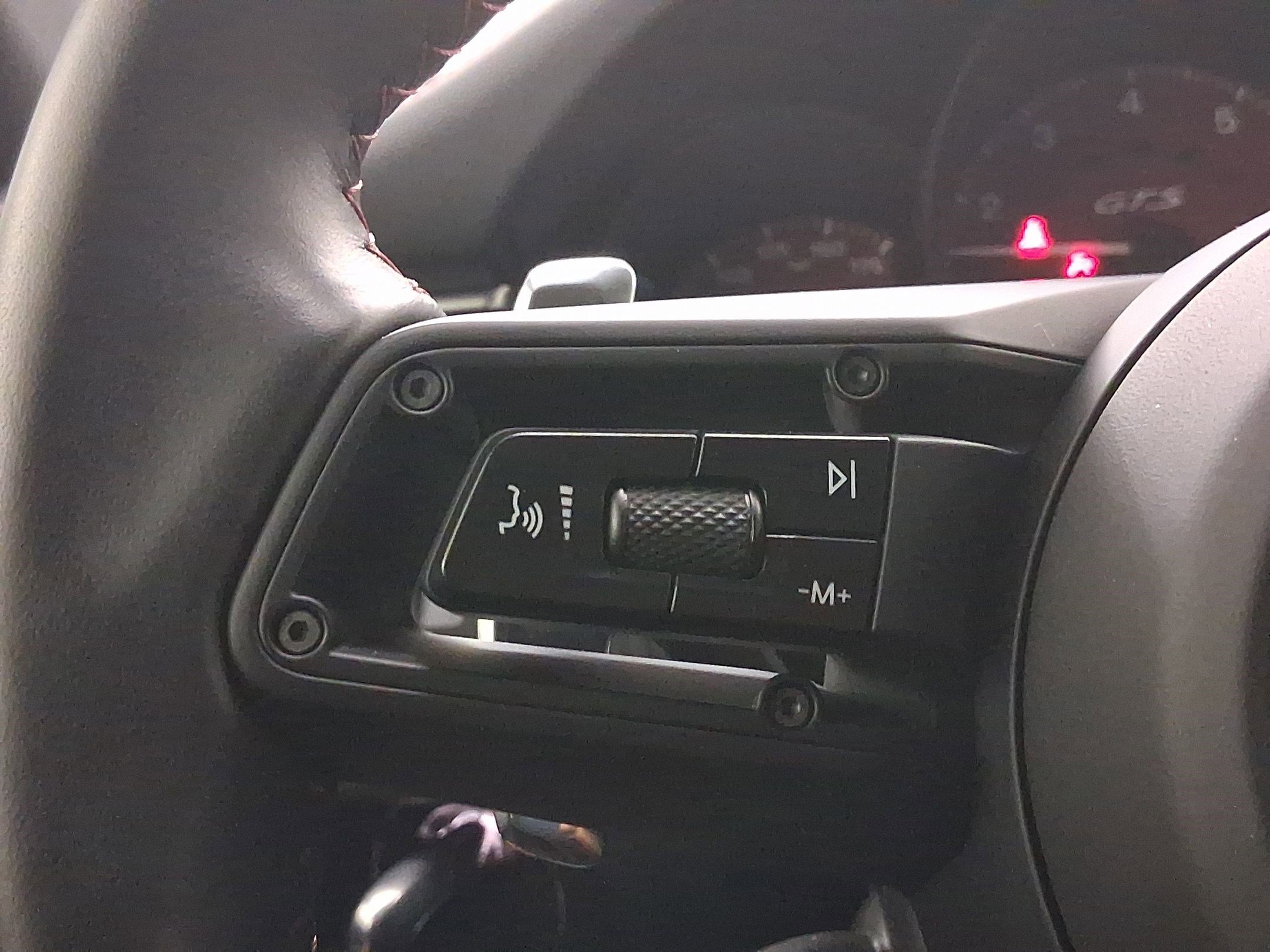 Certified 2025 Porsche Macan GTS image 14