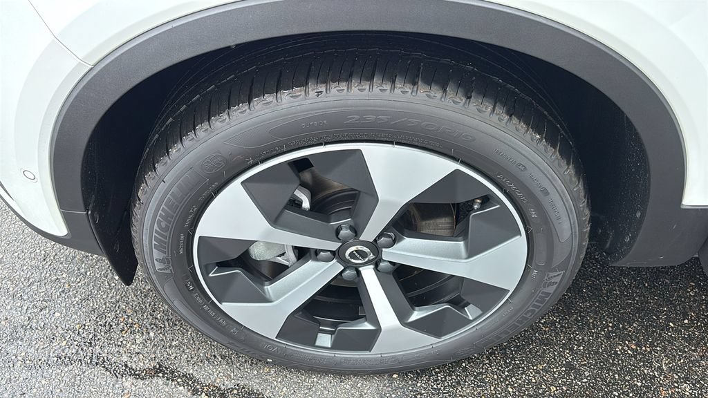 New 2026 Volvo XC40 B5 Plus w/ Protection Package Premier AWD/4WD image 33